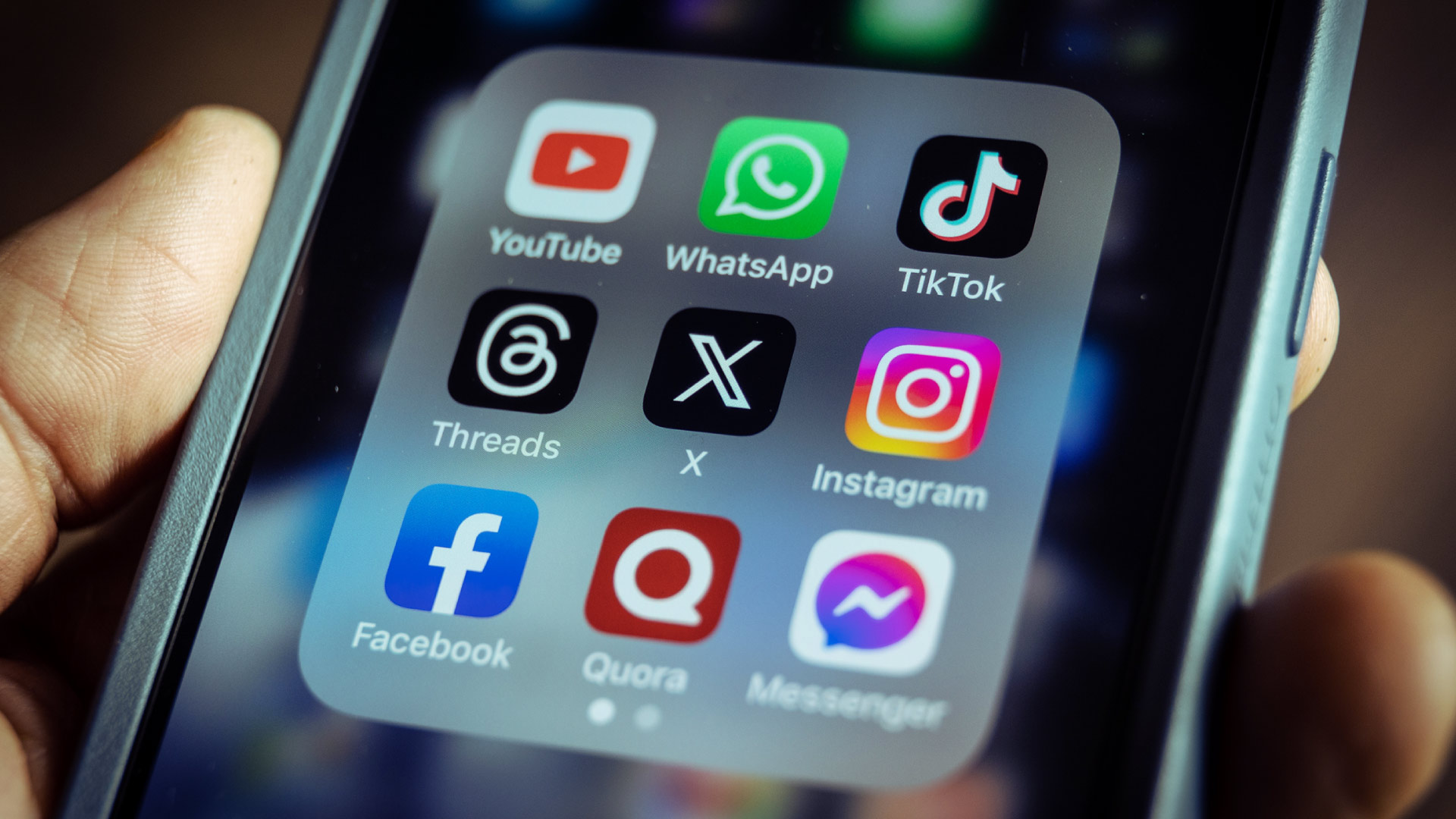 Graphic conveying social media apps